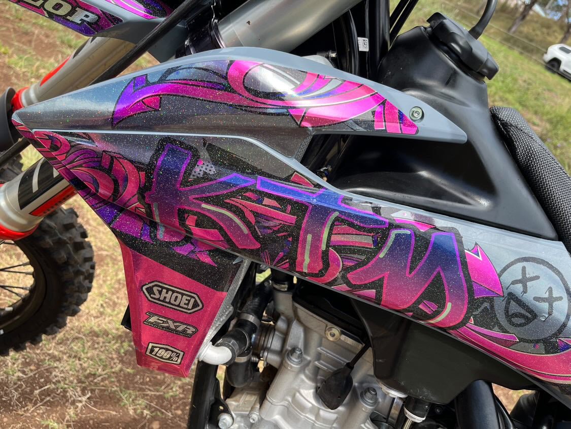 Full custom graphics kit | Omega Moto Graphics