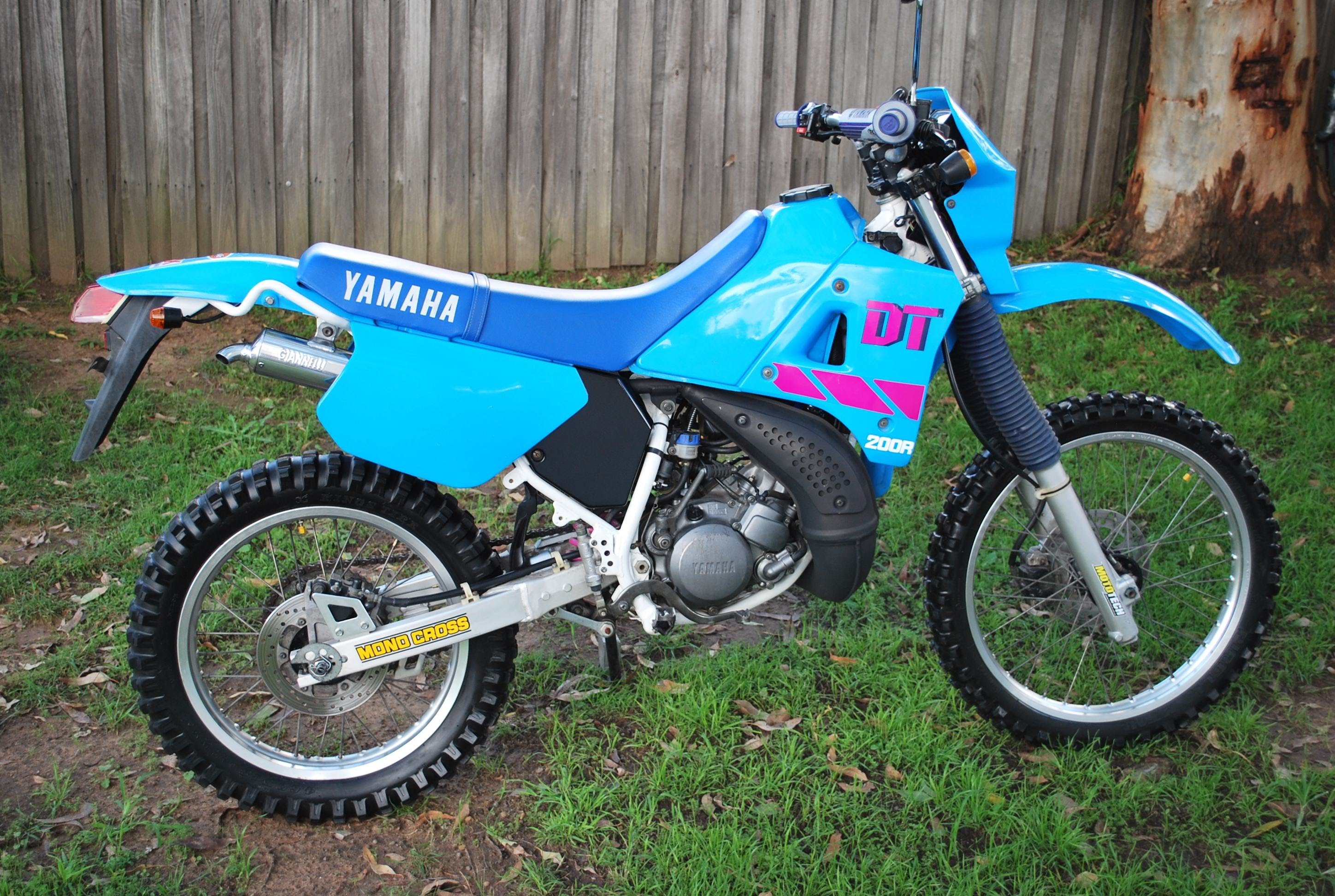 Yamaha DT200R Original Graphics (Blue and Pink) – Omega Moto Graphics